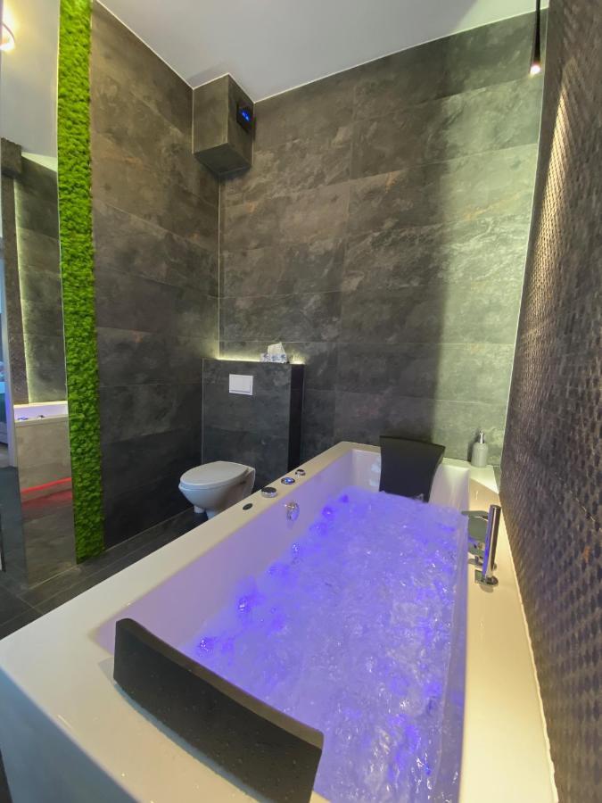 Apartament Bialy Z Jacuzzi Cracovie Extérieur photo