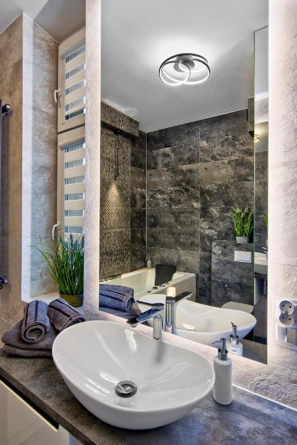 Apartament Bialy Z Jacuzzi Cracovie Extérieur photo
