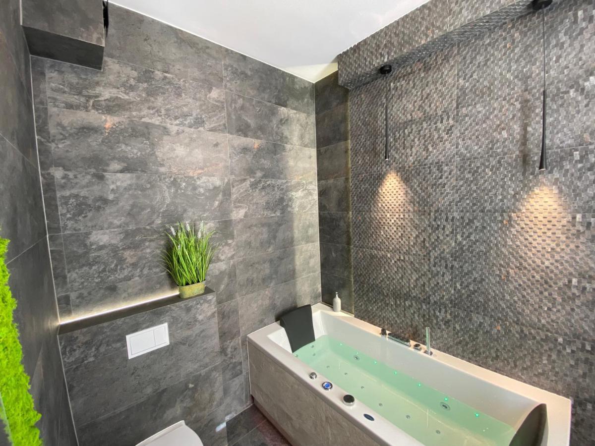 Apartament Bialy Z Jacuzzi Cracovie Extérieur photo